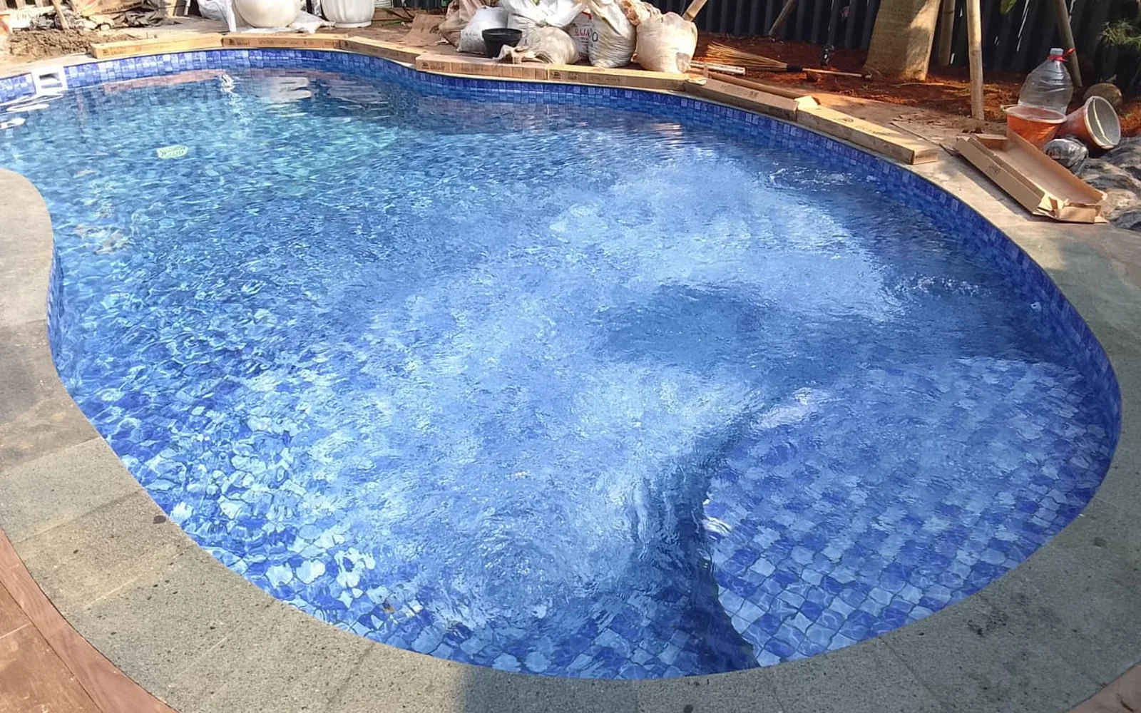 Proyek kolam renang Benua Karya Pools